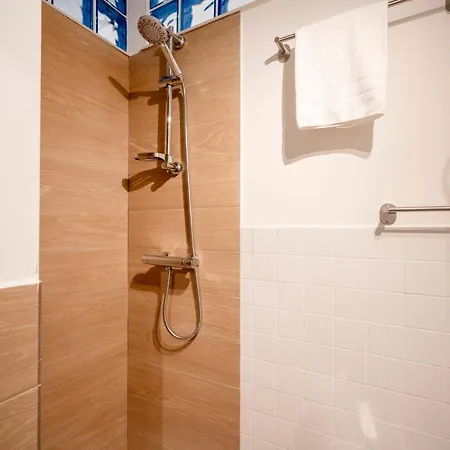 Guesthost - 4 - Lovely & Functional