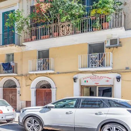 Guesthost - 4 - Lovely & Functional Апартаменты