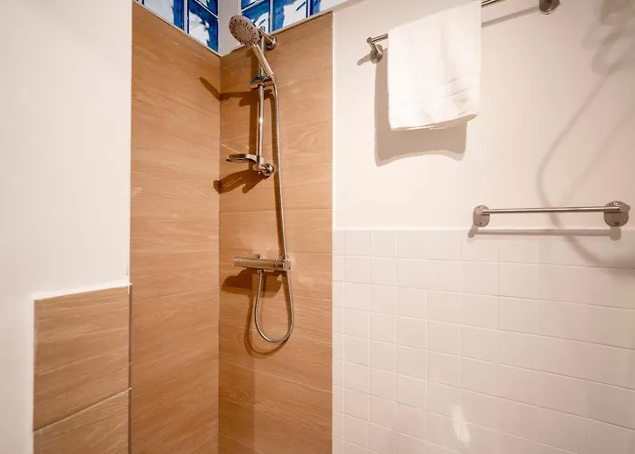 Guesthost - 4 - Lovely & Functional