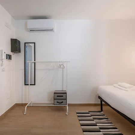 Guesthost - 4 - Lovely & Functional Appartement Bari