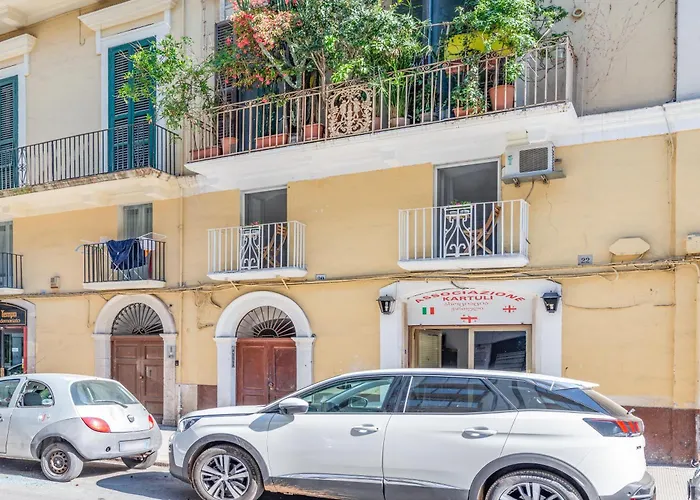 Guesthost - 4 - Lovely & Functional Apartment